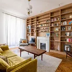 Le Bourgeois Avec Balcon, Somptueux Et Lumineux, Idealement Situe *
