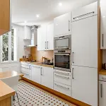 Le Bourgeois Avec Balcon, Somptueux Et Lumineux, Idealement Situe Cannes