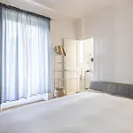 Le Bourgeois Avec Balcon, Somptueux Et Lumineux, Idealement Situe *