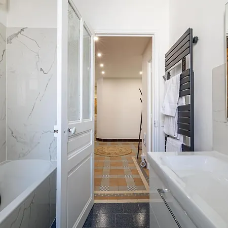 Apartment Le Bourgeois Avec Balcon, Somptueux Et Lumineux, Idealement Situe *