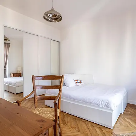 Apartment Le Bourgeois Avec Balcon, Somptueux Et Lumineux, Idealement Situe *