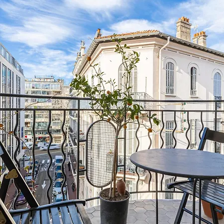 Apartment Le Bourgeois Avec Balcon, Somptueux Et Lumineux, Idealement Situe *