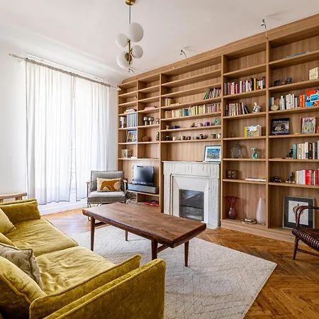 Le Bourgeois Avec Balcon, Somptueux Et Lumineux, Idealement Situe *