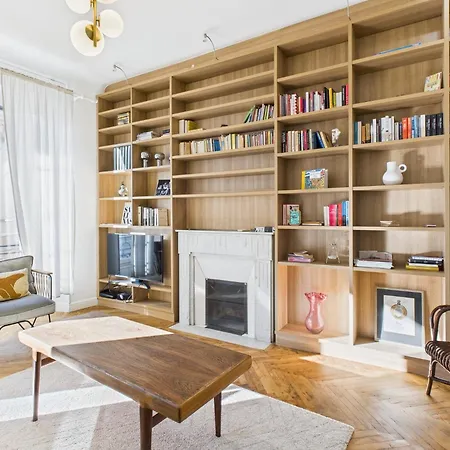 Le Bourgeois Avec Balcon, Somptueux Et Lumineux, Idealement Situe *