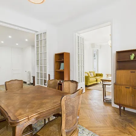 Le Bourgeois Avec Balcon, Somptueux Et Lumineux, Idealement Situe Apartmán *