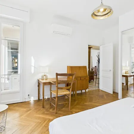 Appartement Le Bourgeois Avec Balcon, Somptueux Et Lumineux, Idéalement Situé Cannes