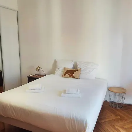 Le Bourgeois Avec Balcon, Somptueux Et Lumineux, Idealement Situe *