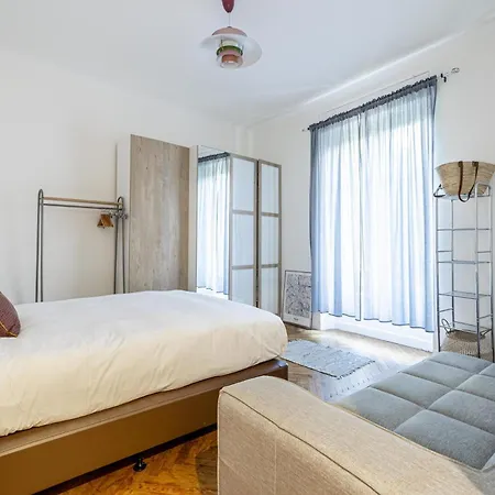 Le Bourgeois Avec Balcon, Somptueux Et Lumineux, Idealement Situe *